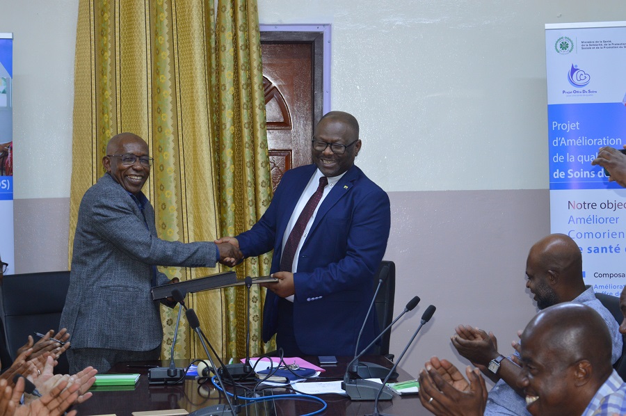 image Le ministre de la santé et l’UDC signent un contrat de délégation de maitrise ouvrage